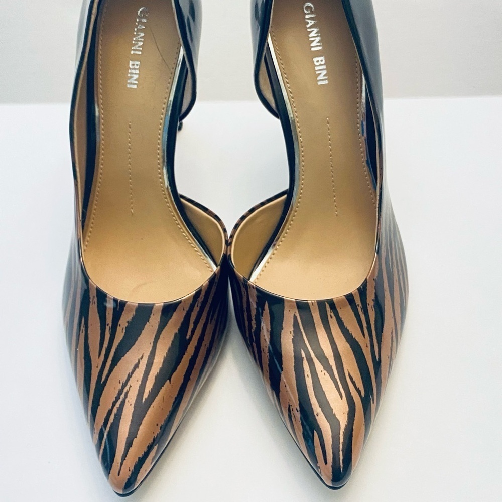 Gianni Bini Black and Brown Heels with Elegant Design